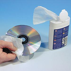Chiffonnette 12 x 8cm, jetable, imbibée de liquide nettoyant CD.