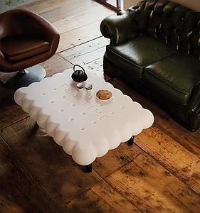 Table basse forme " biscuit" sur roulettes