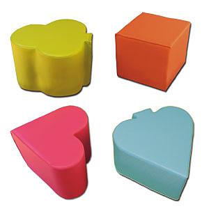 Ensemble de 4 poufs enfant "atouts" en mousse