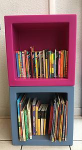 Cube multi-usages :bac, table basse, casier-étagère ou tabouret