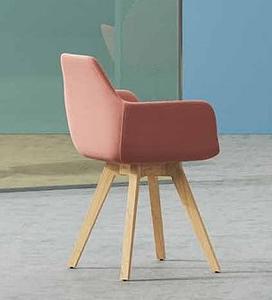 Chaise enveloppante COQUE polyéthylène sur piètement bois 3 naturel ou teinté