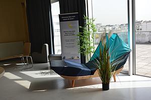 Cocon ULTRA-COMPACT pour MICRO-SIESTE relaxante SUR SOCLE DESIGN