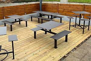 Table pour extérieur bois / métal pouvant être chevillée au sol 